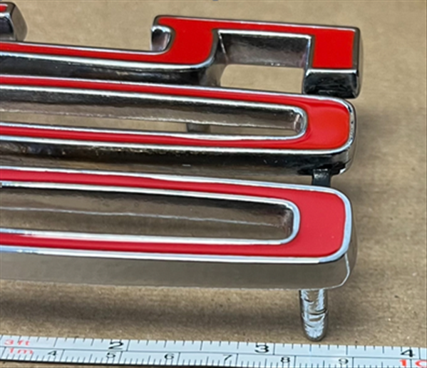 VC6635 - 1968 Coronet 500 grille emblem.