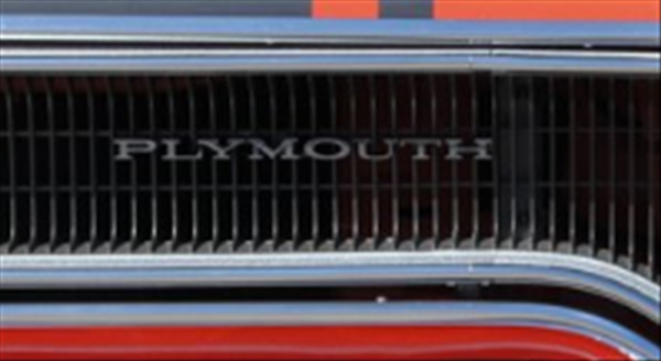 VC9862 - 1970 Road Runner and Satellite PLYMOUTH grille emblem.