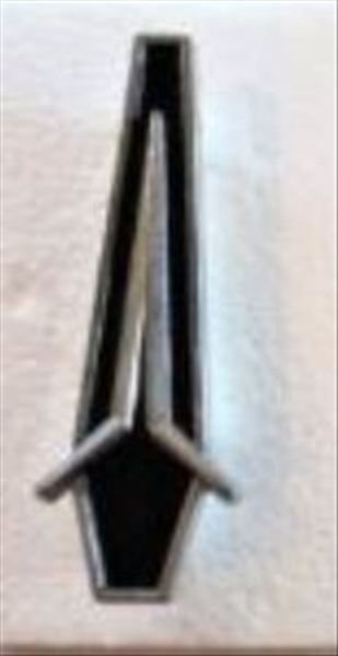 VC260 - 1971 Road Runner, GTX and Satellite Header Panel emblem.  Black with Chrome.