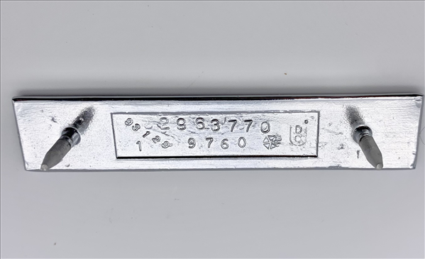 VC5787 - 1970-1971 Duster and Valiant Fender Emblem. 2 Pin