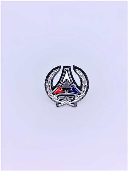 VC4811 - 1971 Charger SE Wreath Trunk Lid Emblem. 2 Pin.