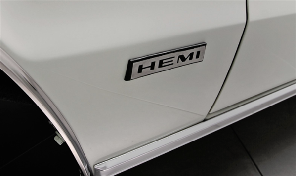 VC5558 - 1967-1970  Models  HEMI door and fender emblem.