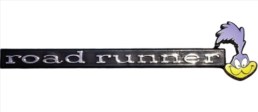 VC71 - 1971-1974 Road Runner dash emblem.