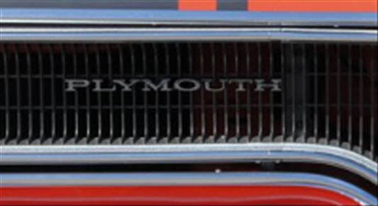 VC9862 - 1970 Road Runner and Satellite PLYMOUTH grille emblem.